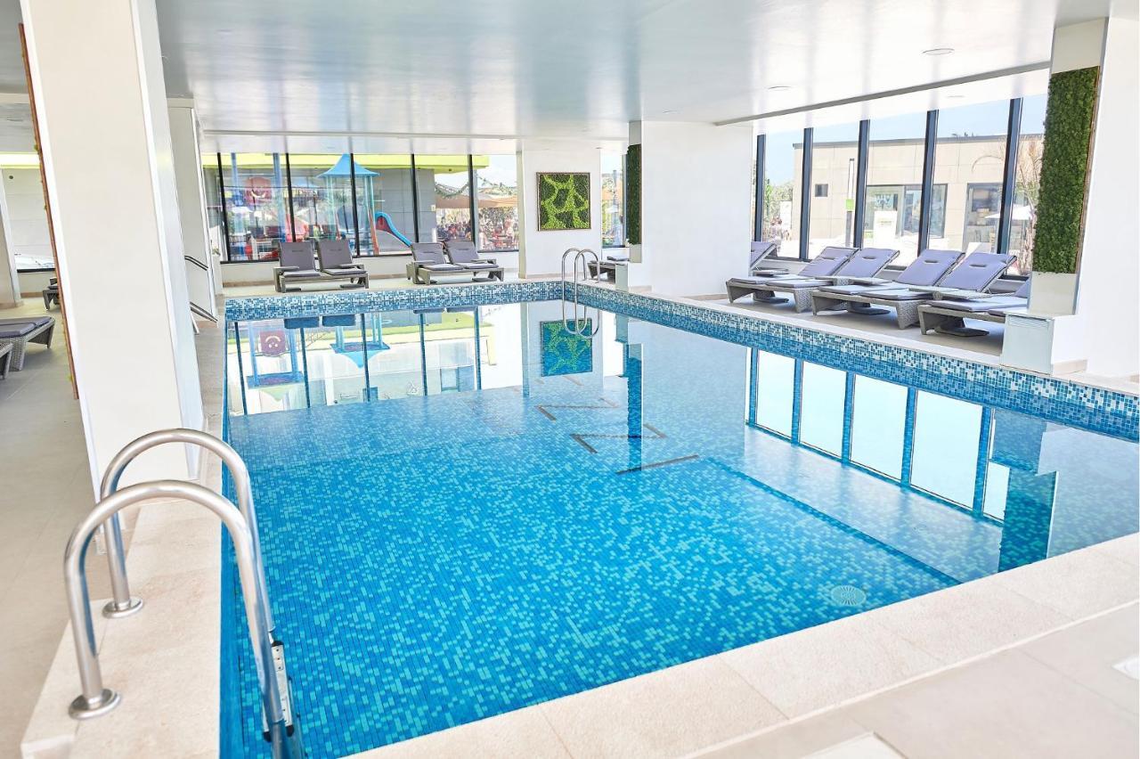 Vintage Breeze Apartment - Spa Pools Resort Mamaia Exterior photo