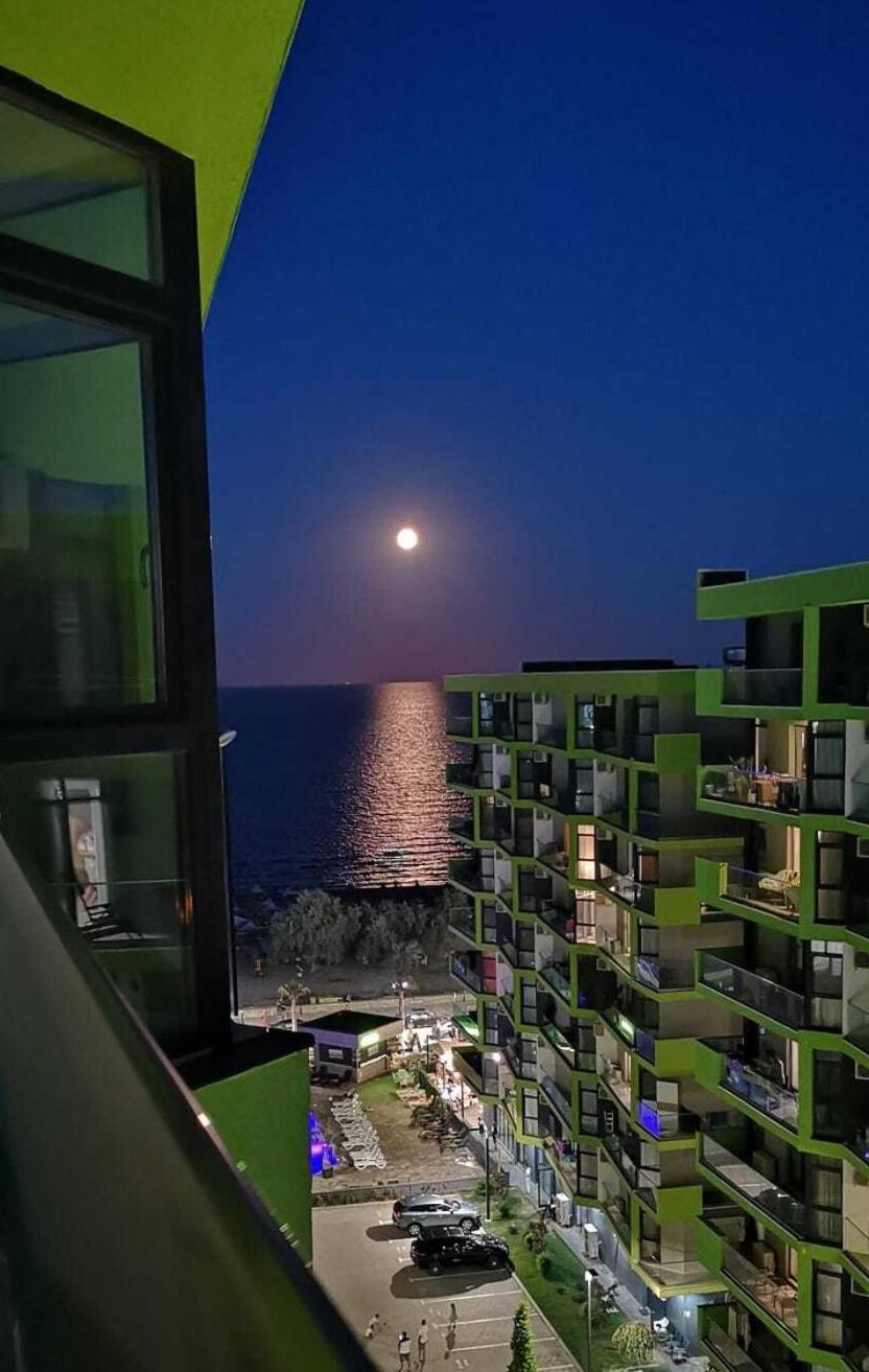 Vintage Breeze Apartment - Spa Pools Resort Mamaia Exterior photo